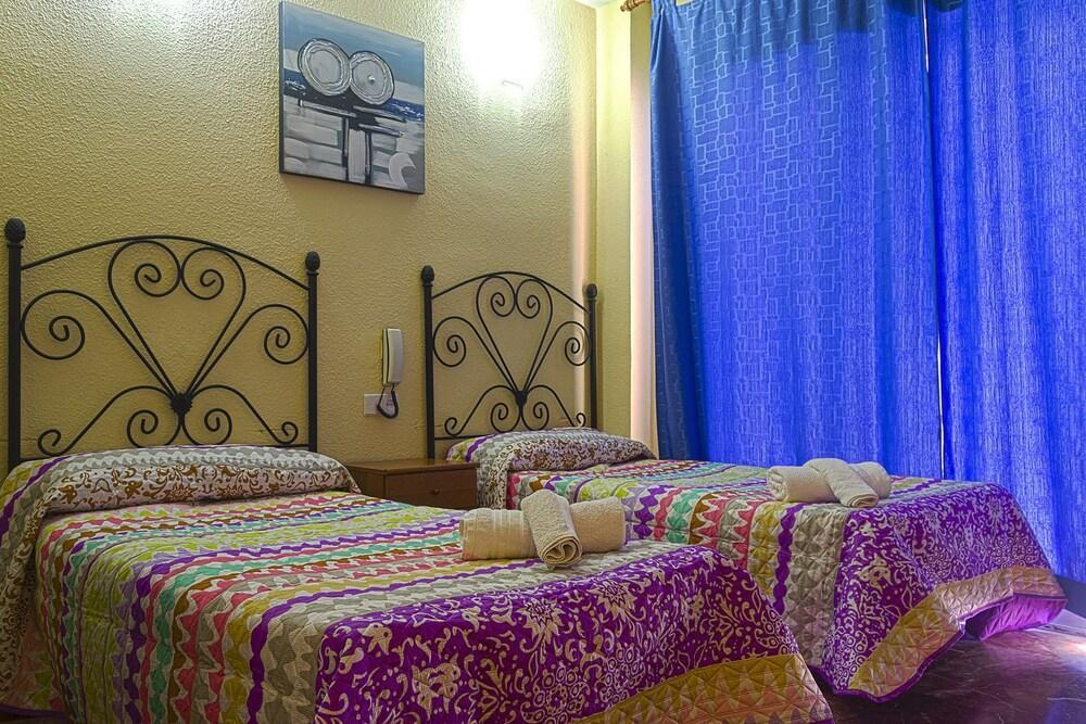 Hostal Nevot Granada Ngoại thất bức ảnh