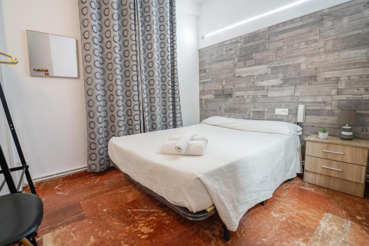 Hostal Nevot Granada Ngoại thất bức ảnh