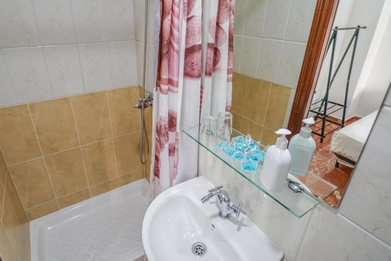 Hostal Nevot Granada Ngoại thất bức ảnh