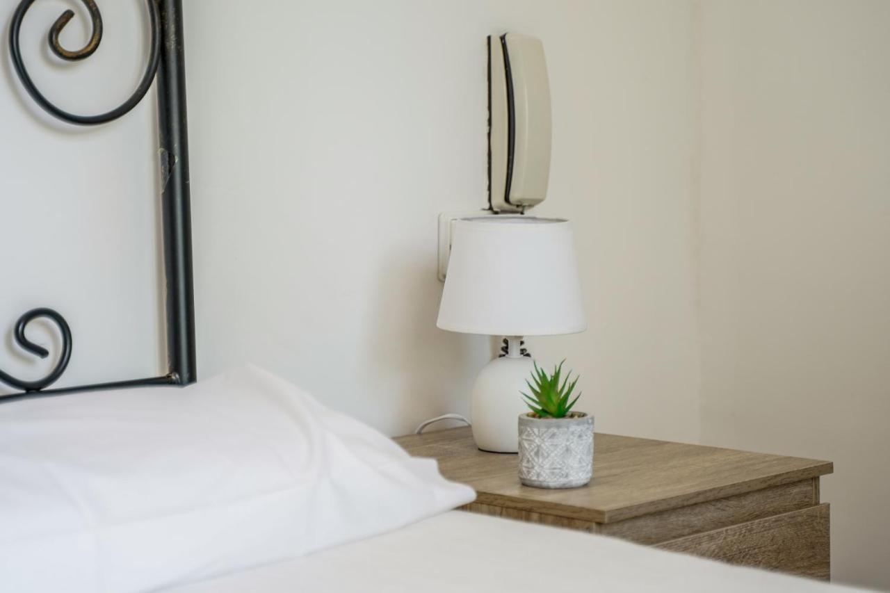 Hostal Nevot Granada Ngoại thất bức ảnh