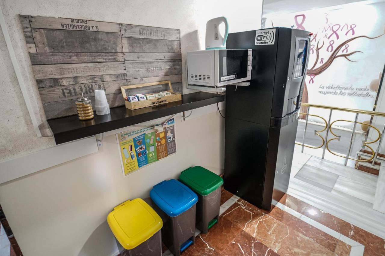Hostal Nevot Granada Ngoại thất bức ảnh
