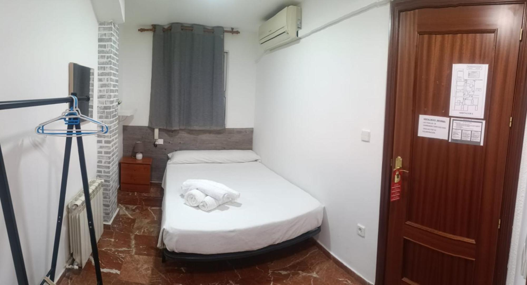 Hostal Nevot Granada Ngoại thất bức ảnh
