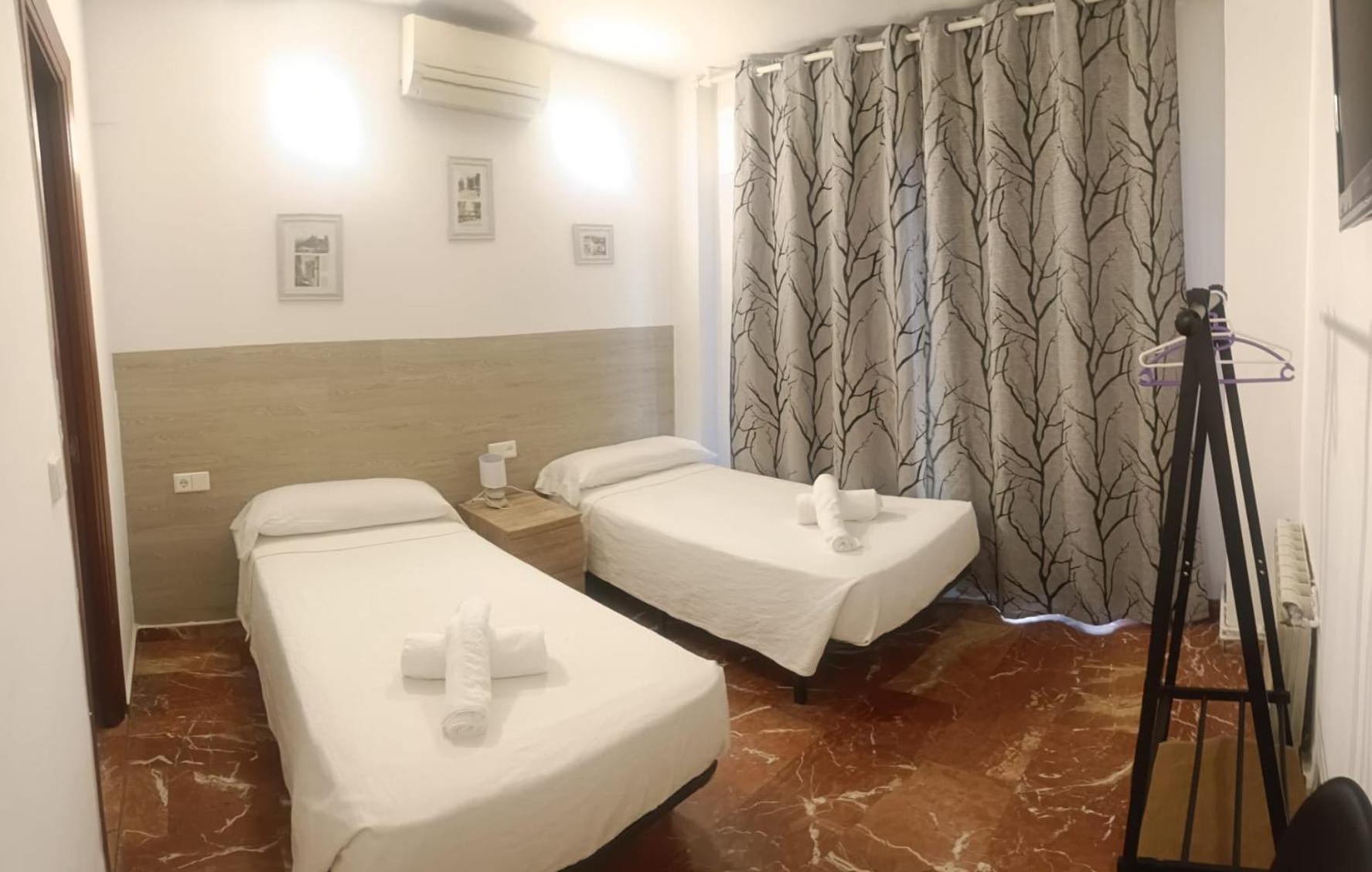 Hostal Nevot Granada Ngoại thất bức ảnh