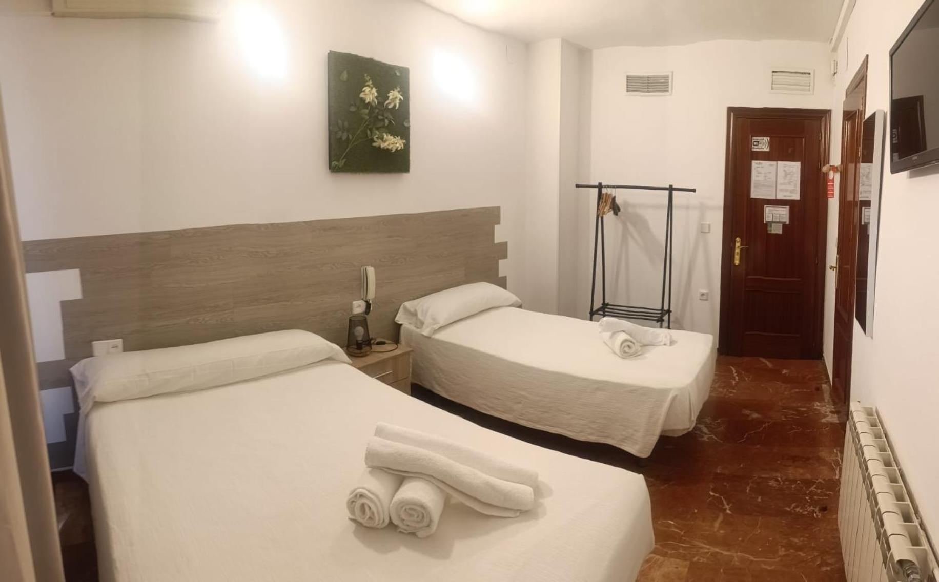 Hostal Nevot Granada Ngoại thất bức ảnh