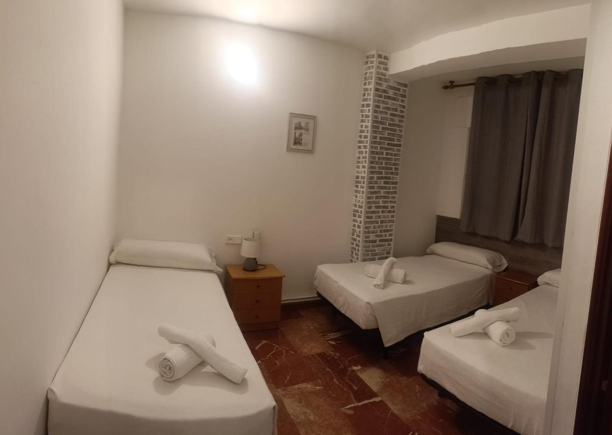 Hostal Nevot Granada Ngoại thất bức ảnh