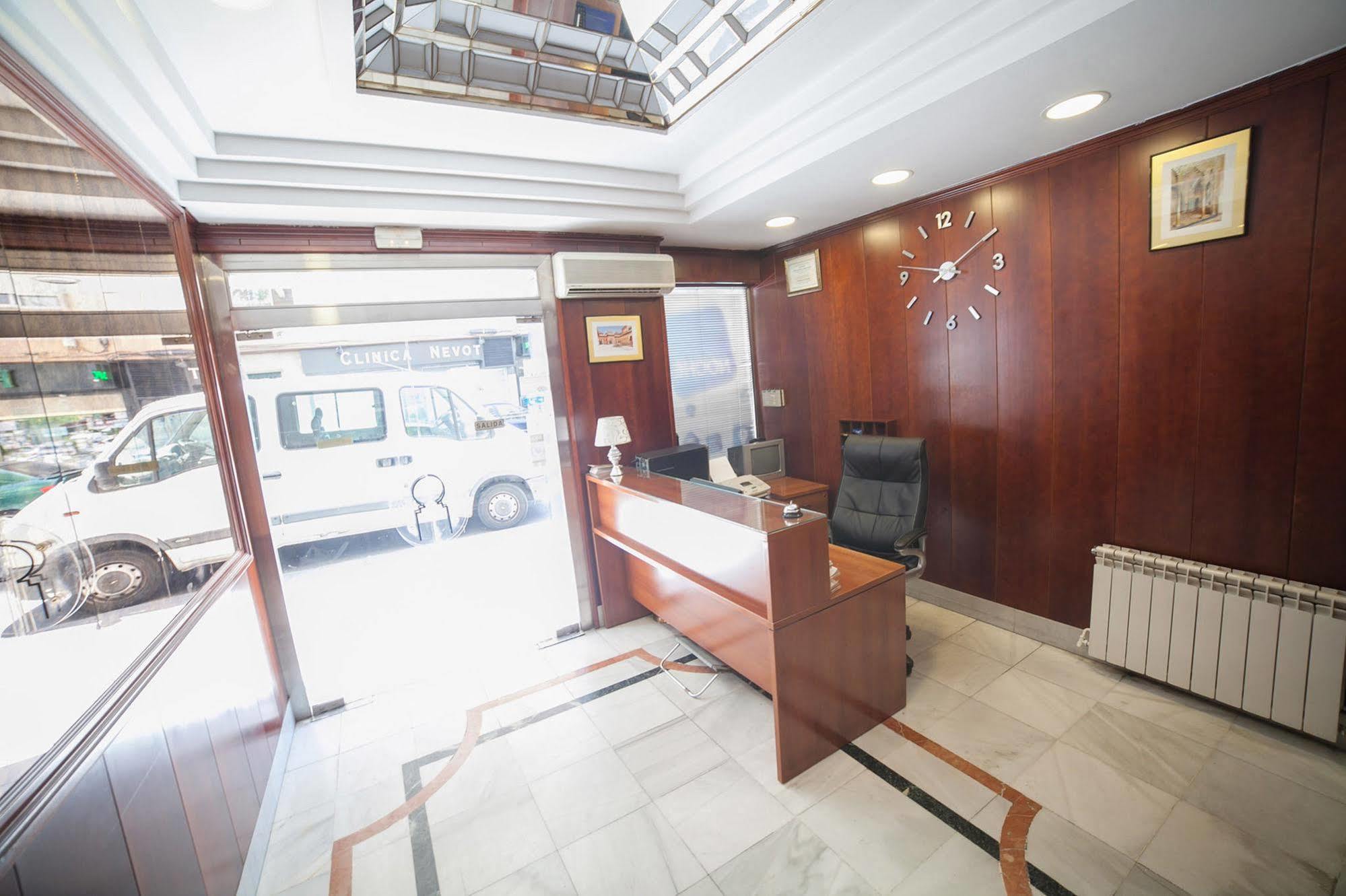 Hostal Nevot Granada Ngoại thất bức ảnh