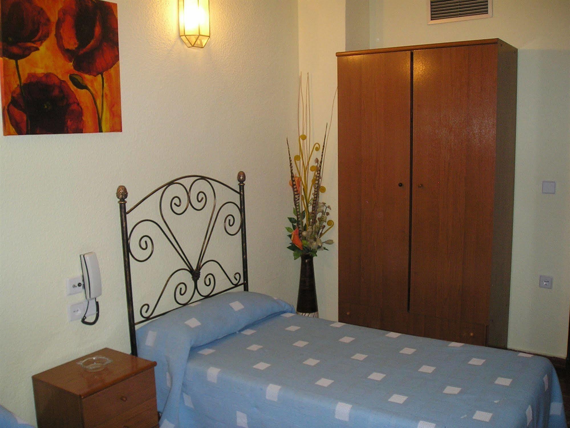 Hostal Nevot Granada Ngoại thất bức ảnh